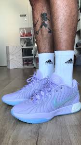 Détail des matériaux premium de la Nike LeBron 21 Serenity